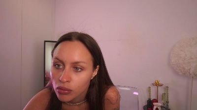 VivienneLove19 live from Estonia