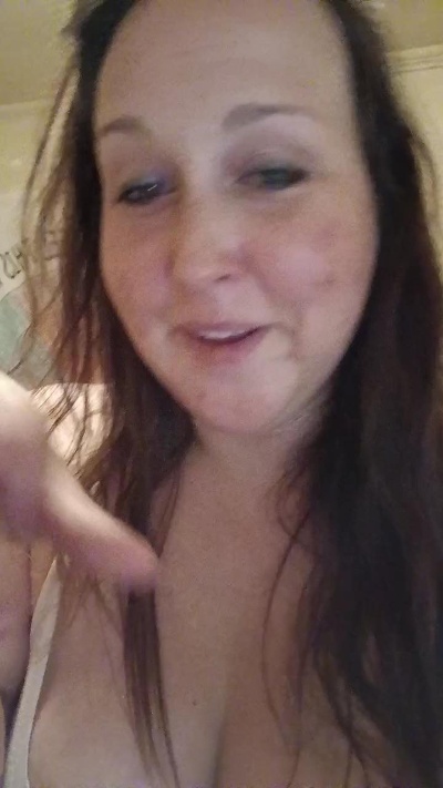 Whitegirl36 live from United States