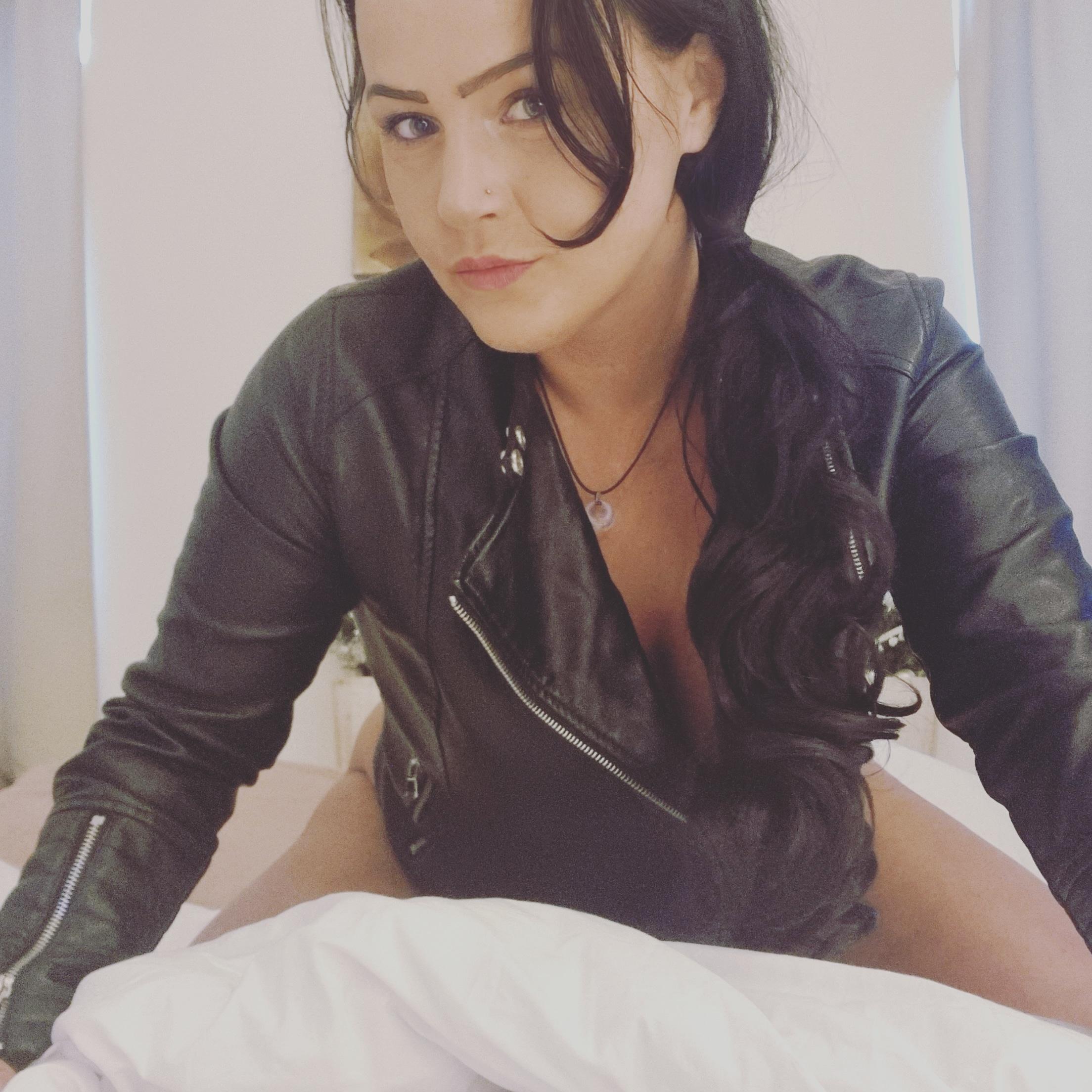 XXSquirtySamXX live from Netherlands