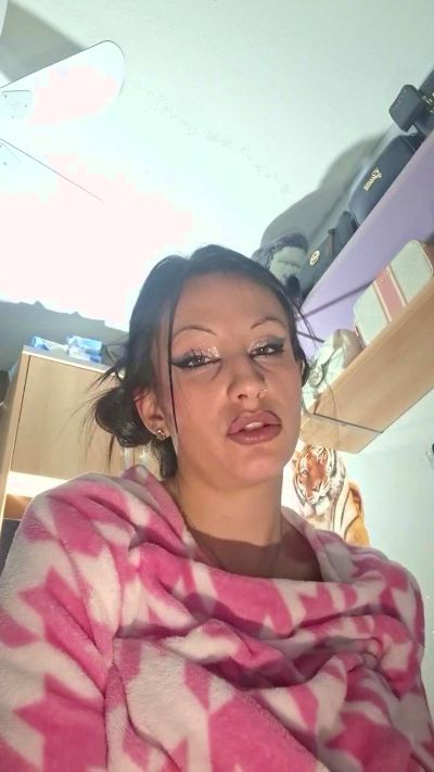 Yoanasavedra live from Spain