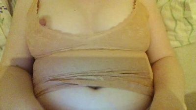 Yourgirlel live from United Kingdom