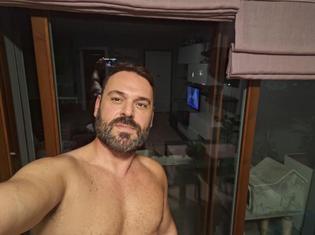 alexboy79 live from Italy