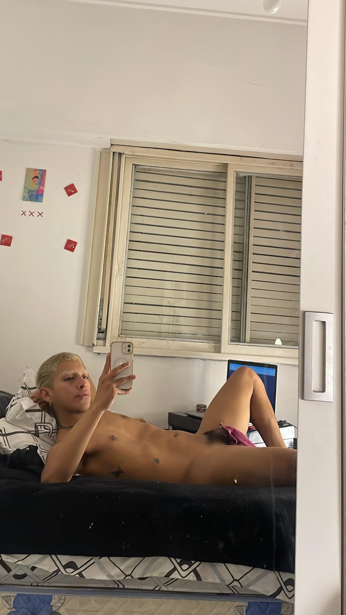 alexxxcake1 live from Argentina