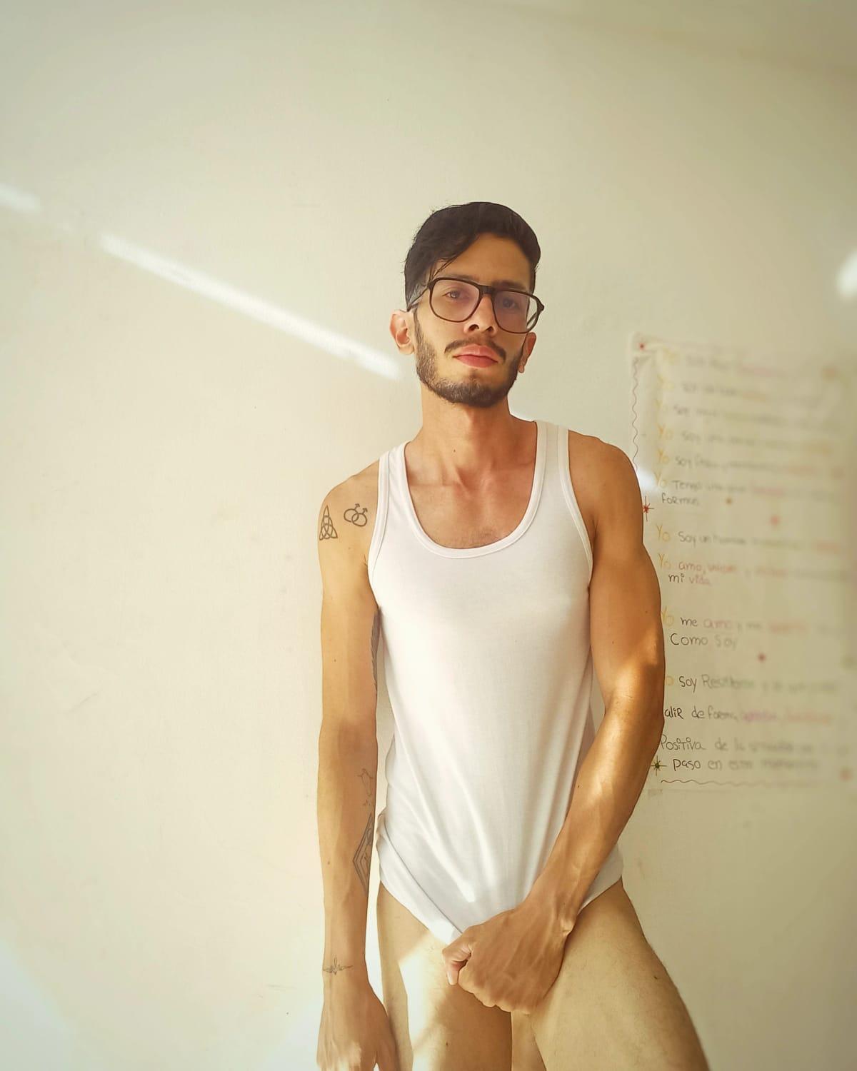 alistertwink live from Colombia
