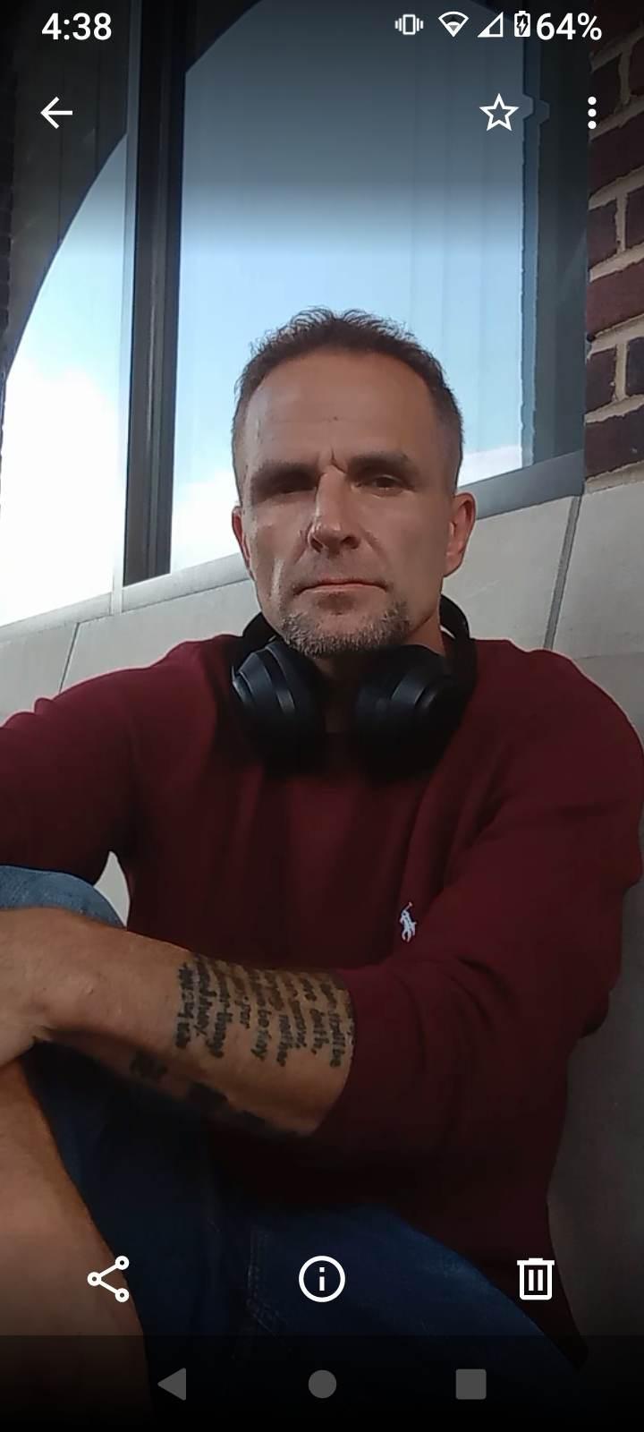 beau4223 live from United States