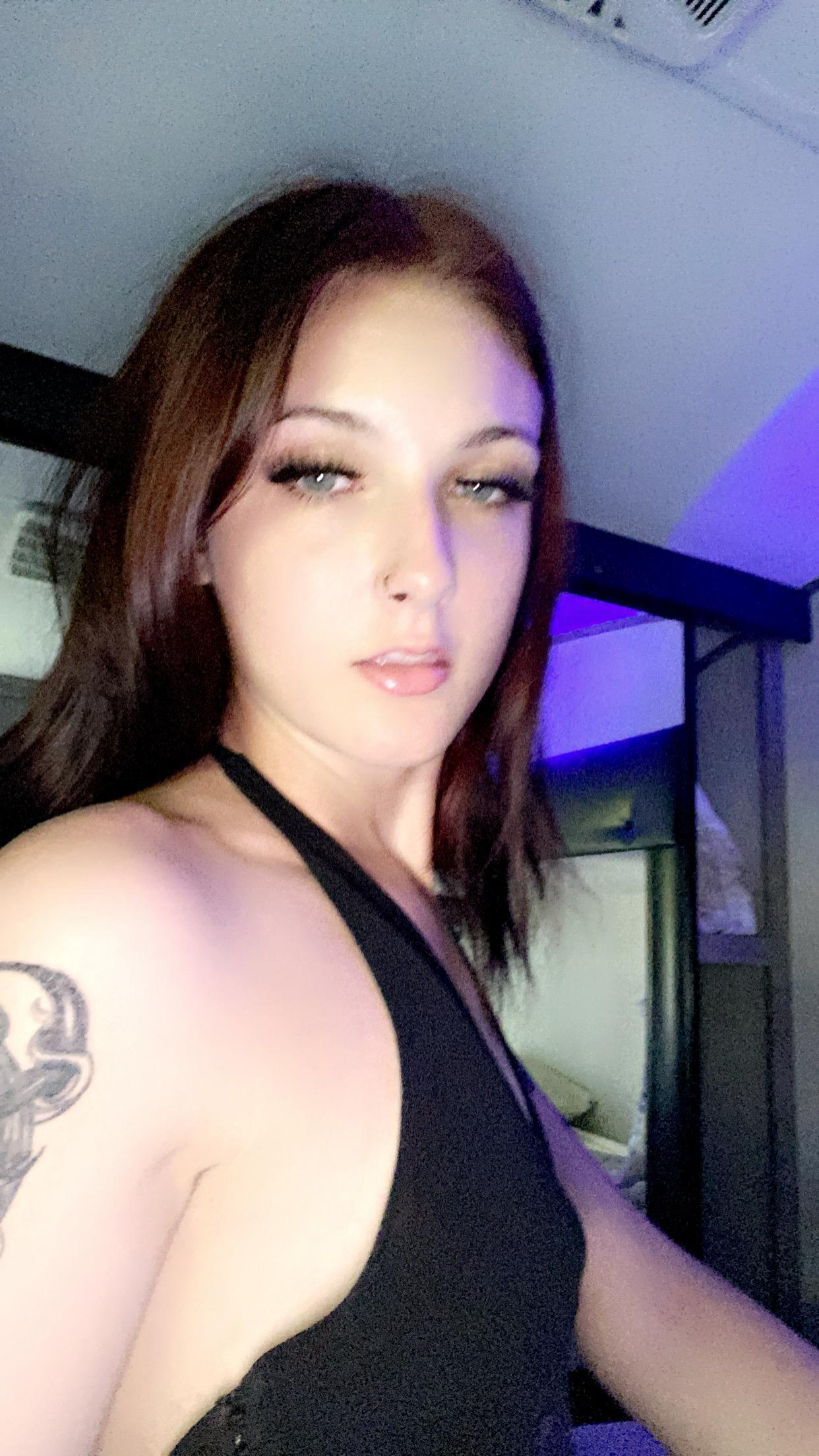 carly2creamy live from United States
