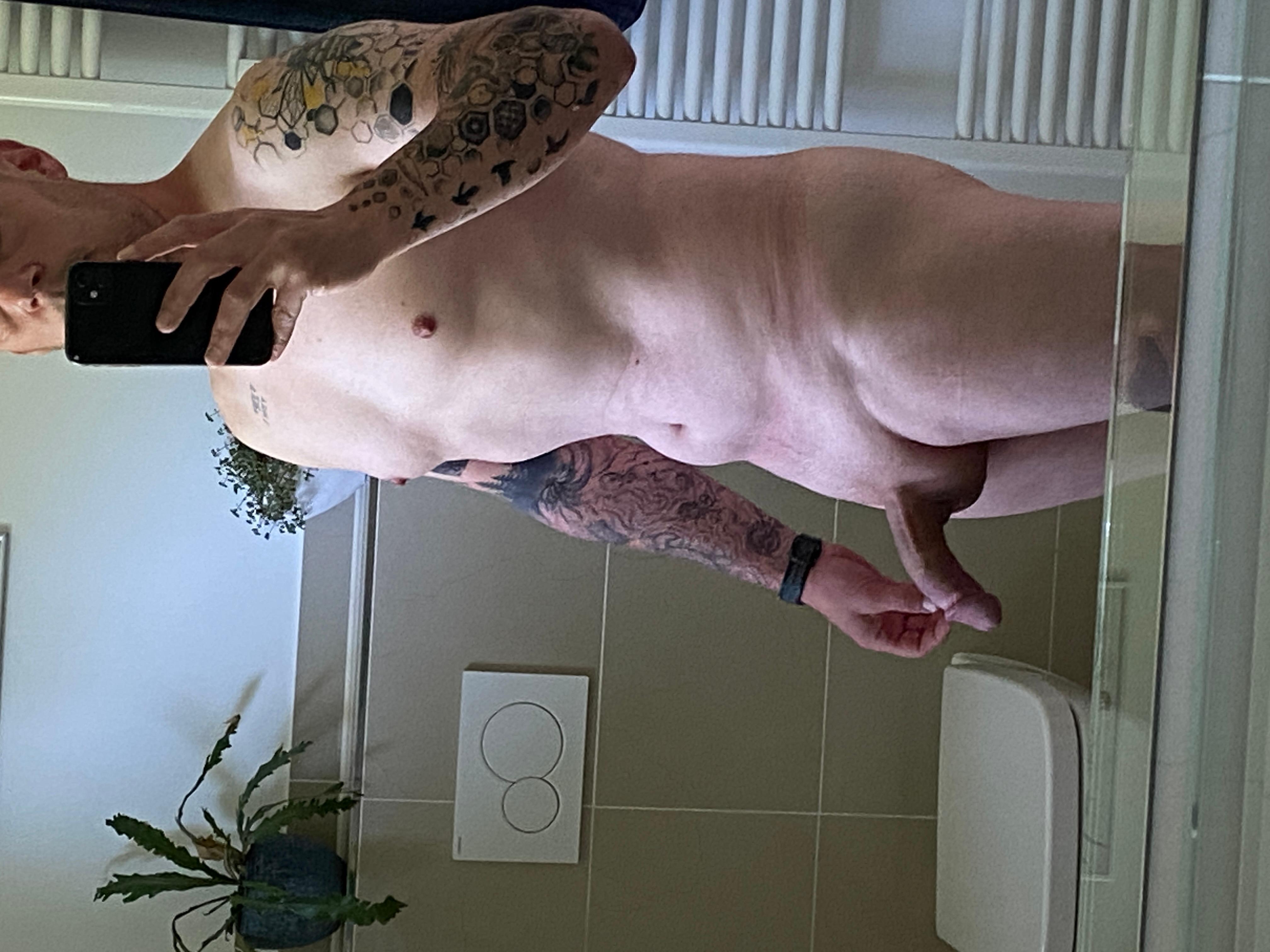 chris023 live from Germany