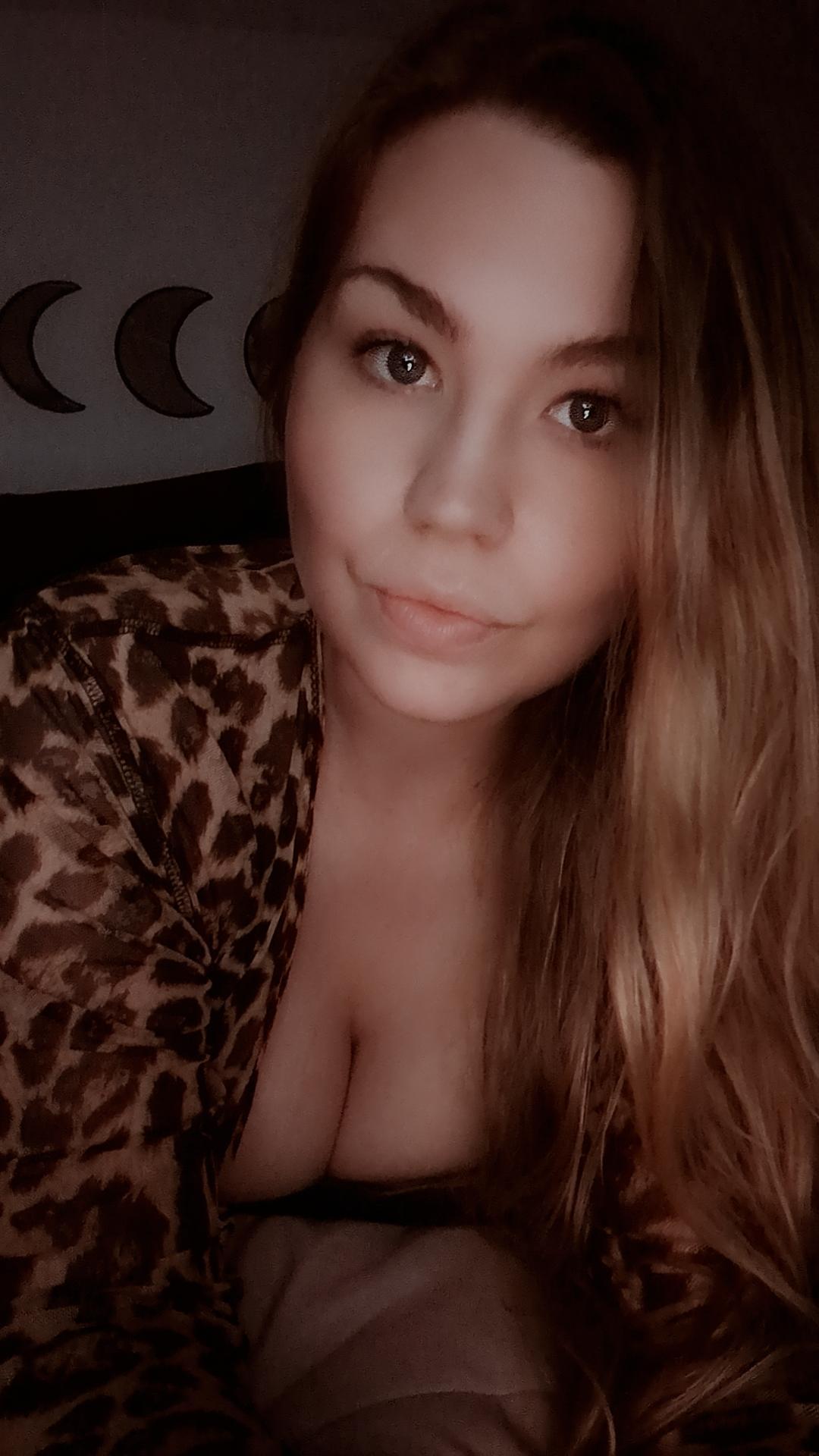 chrissyx3 live from United States