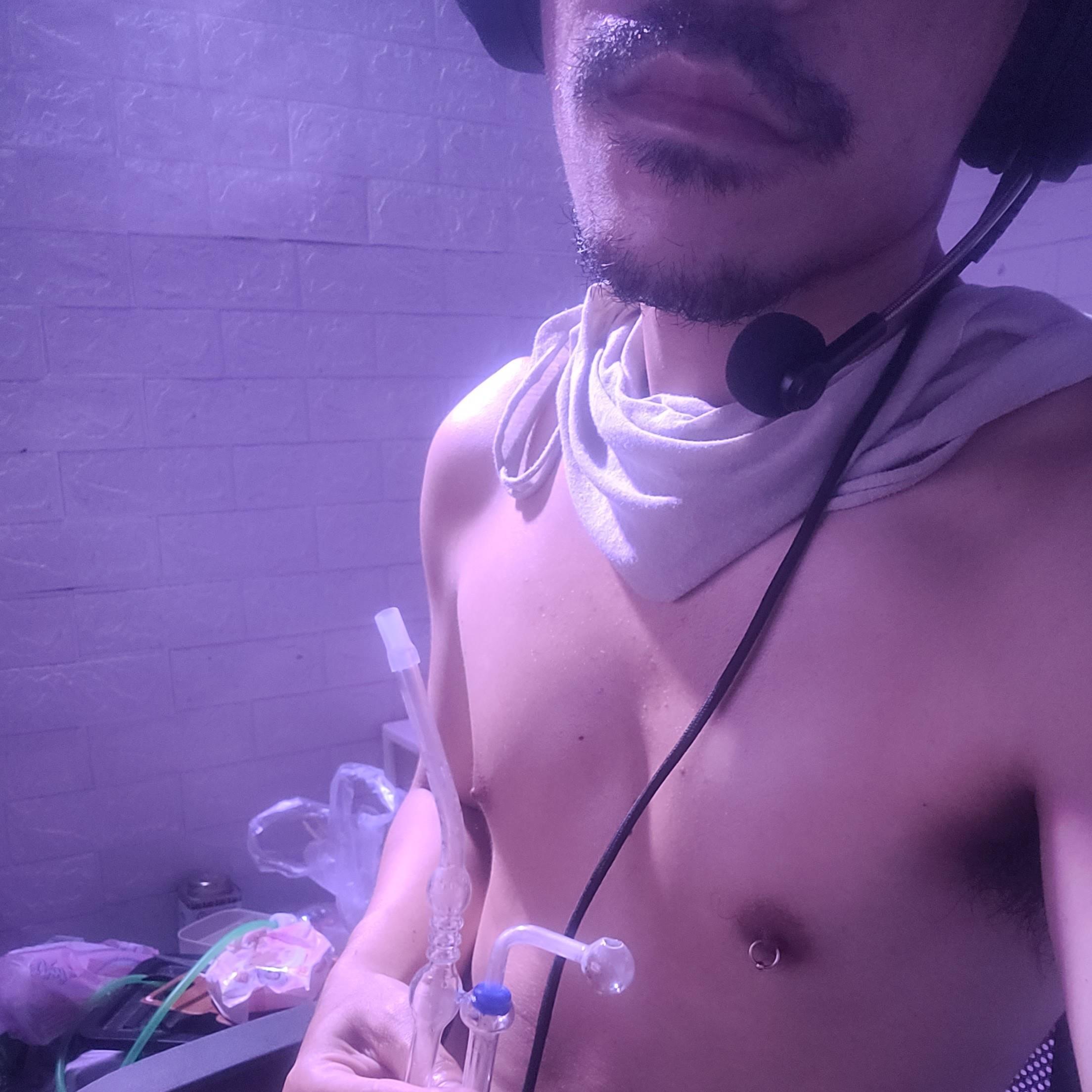 cloudyth1994 live from Thailand