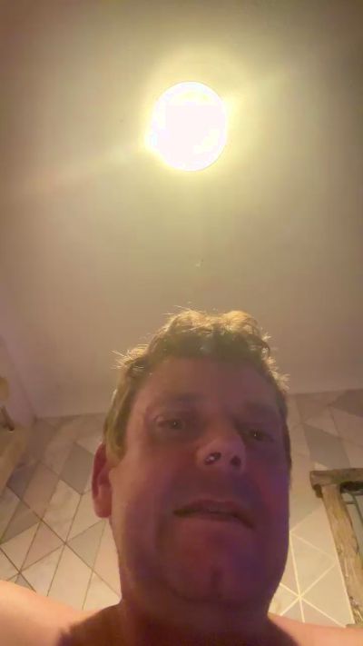 colinf_hot live from United Kingdom