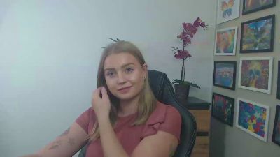 erica_forever live from United Kingdom