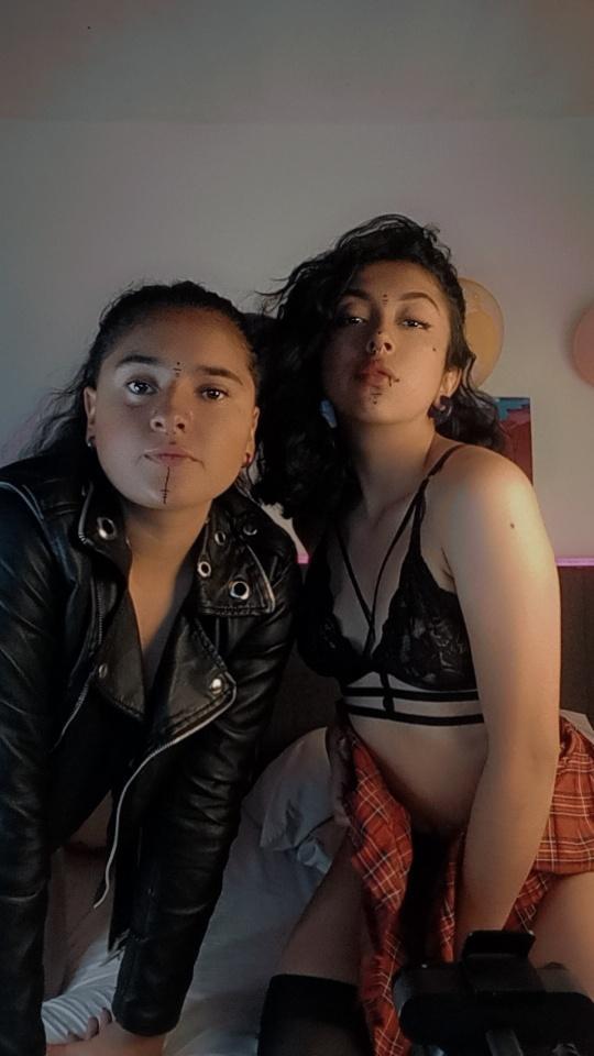 eva_mia live from Colombia
