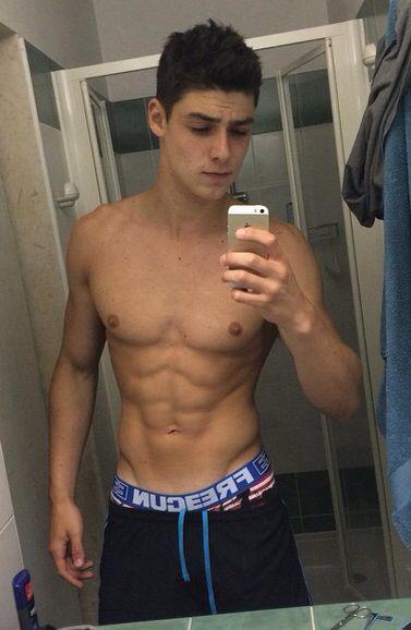 guapito05 live from Spain
