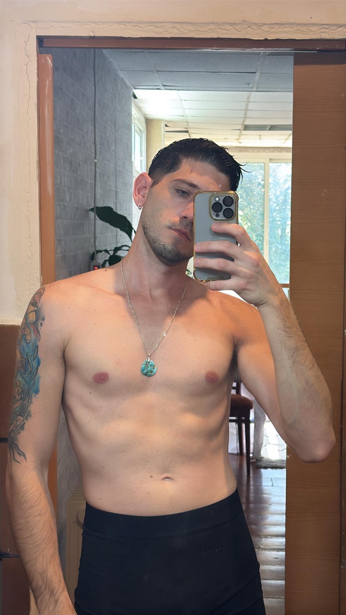 guapotravieso19 live from Spain