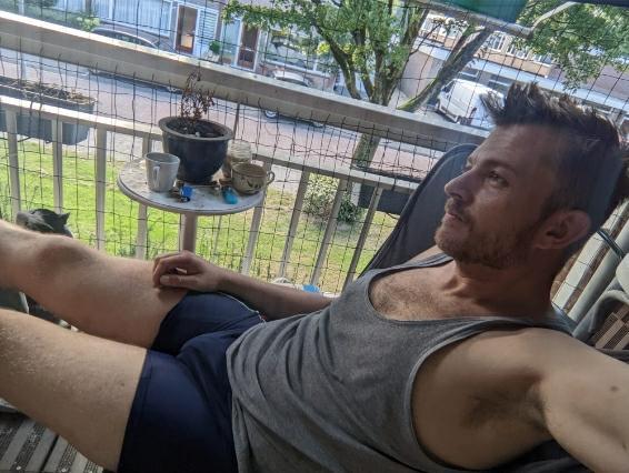 guyvers352 live from Netherlands