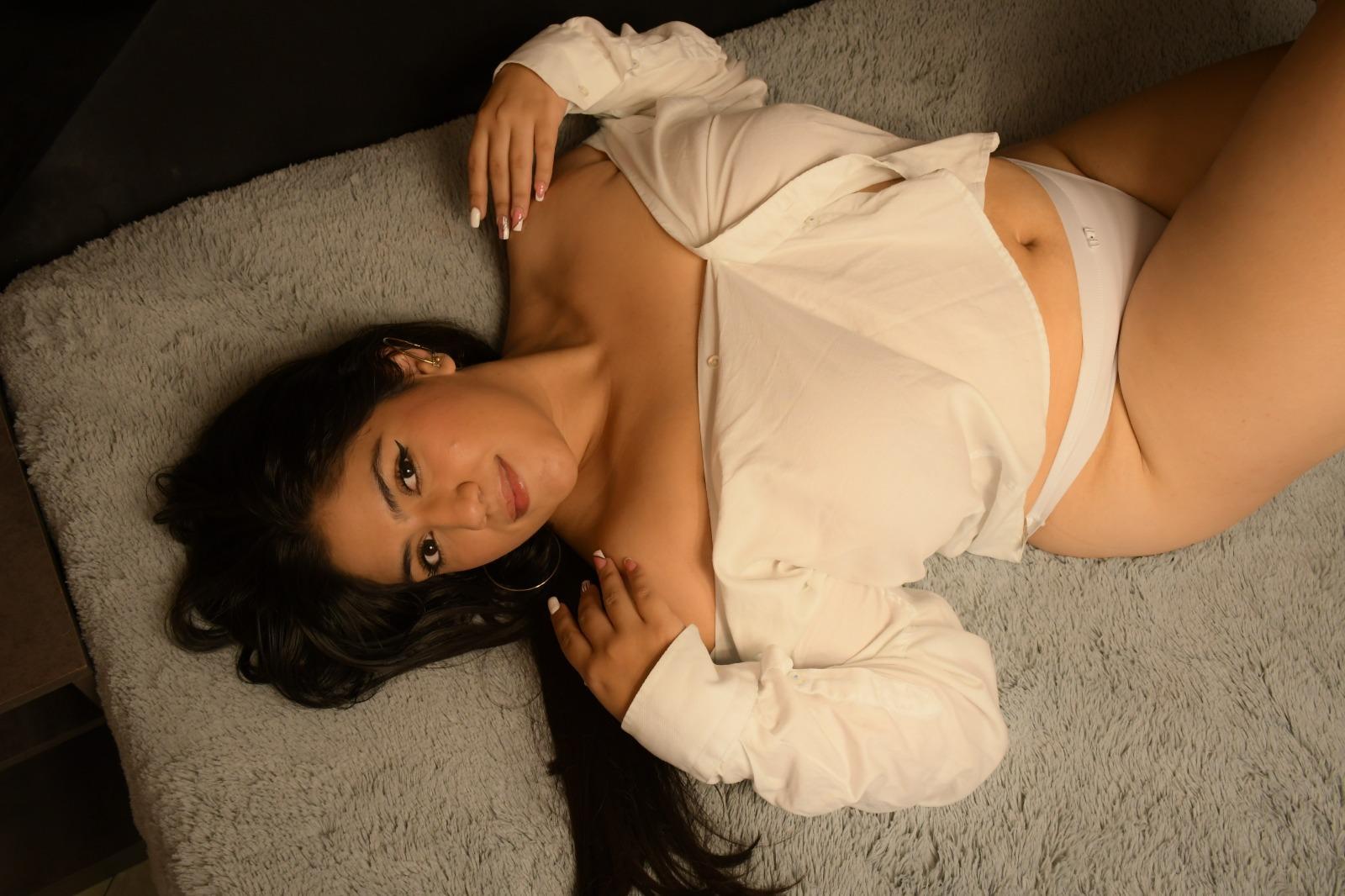 iris_torrezz live from United States