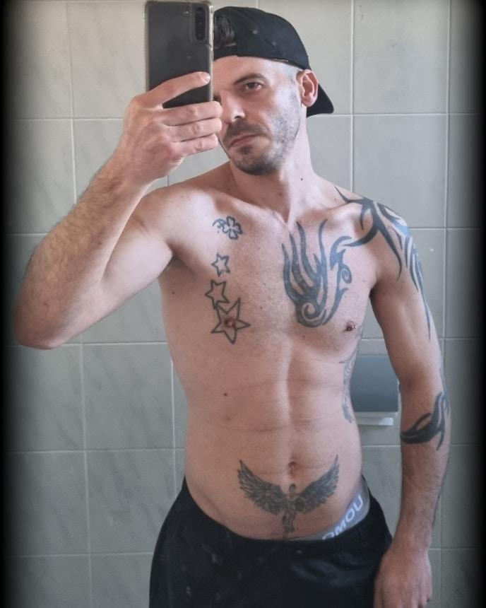 jona_281 live from Spain
