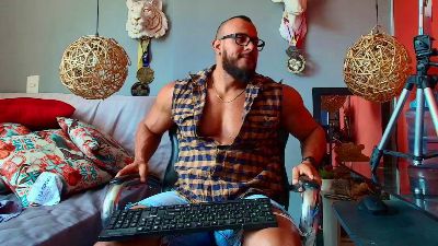 karymmusclet19 live from Colombia