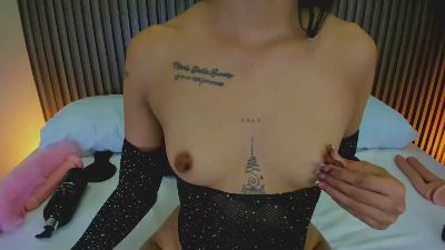 laura_maite_ live from United States