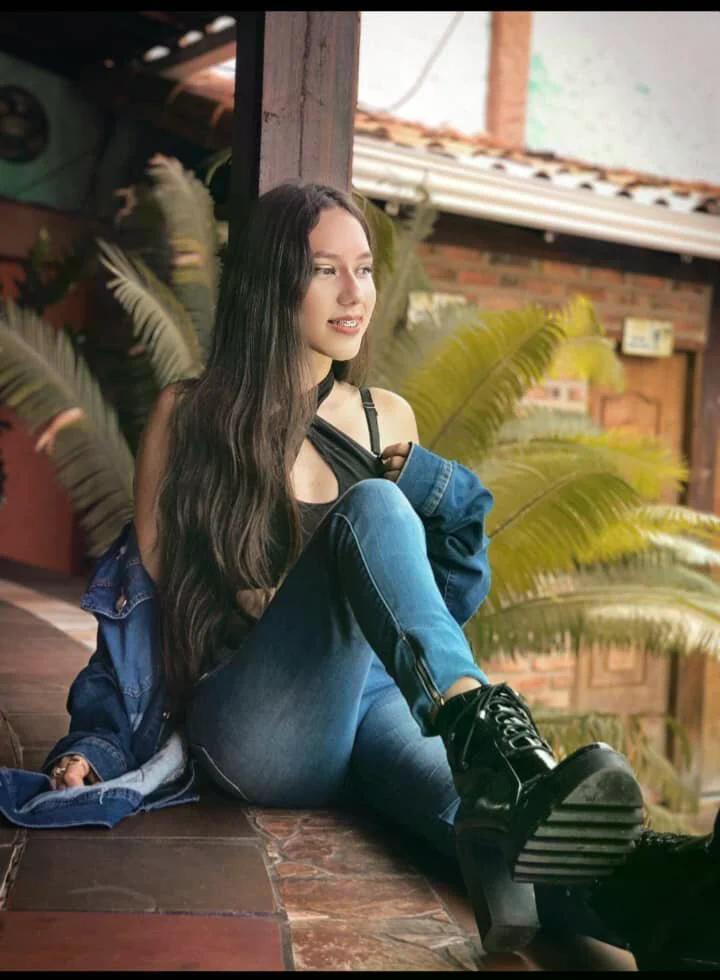 littlepearl1 live from Colombia