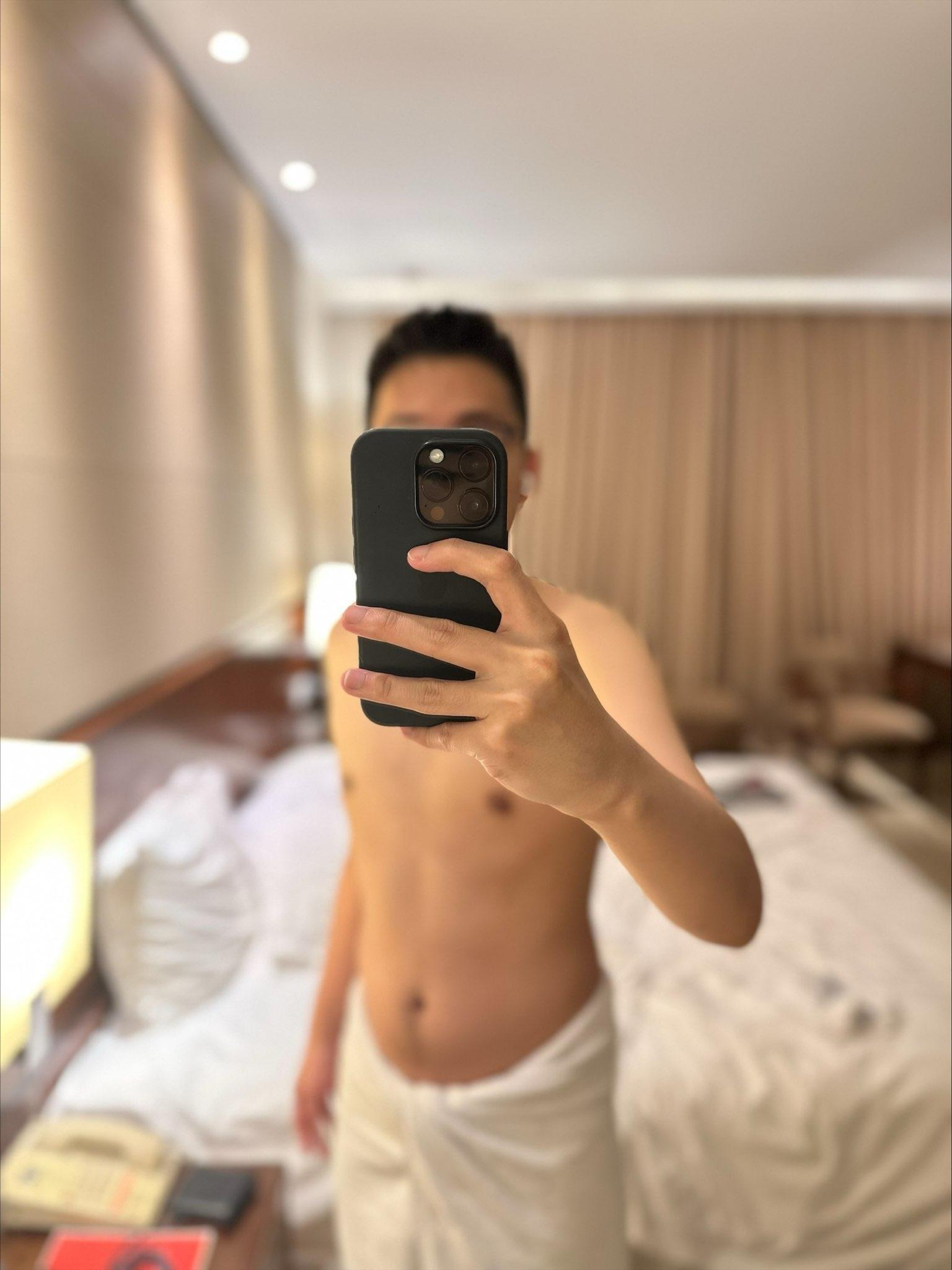 lovehairysexy live from Singapore