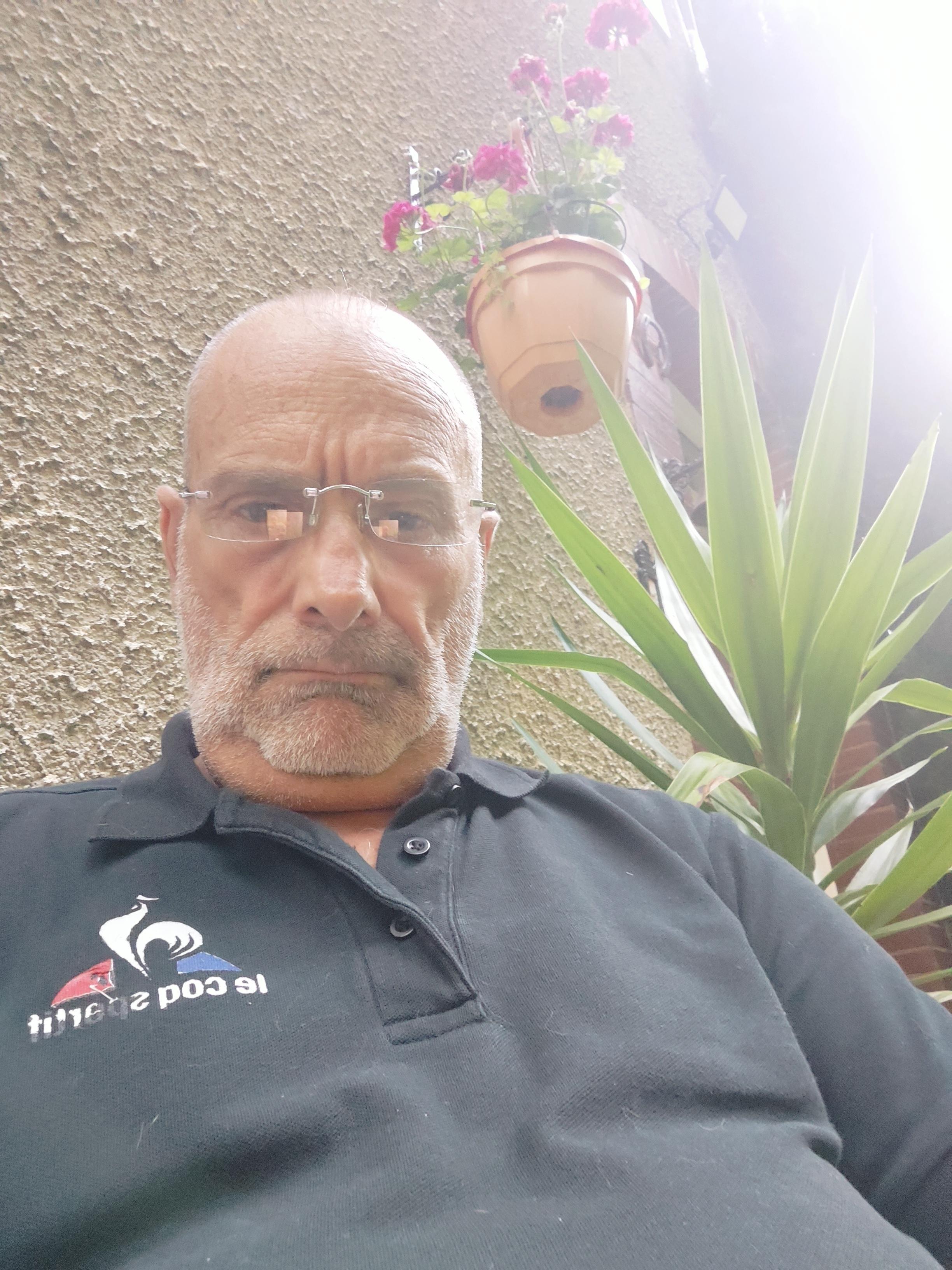 luis8187 live from France