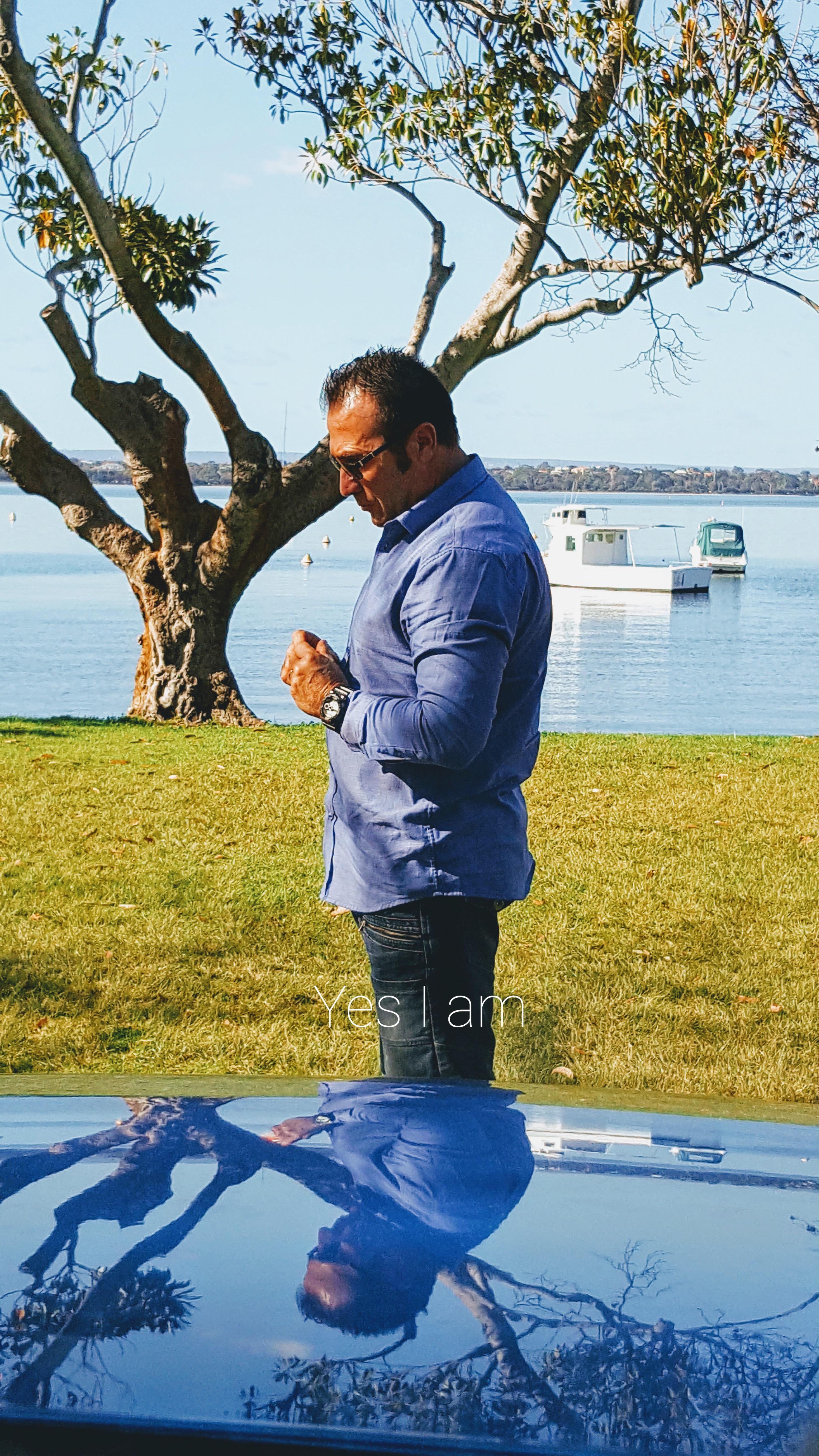 manolos2 live from Australia