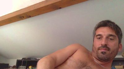 moumout1000 live from France