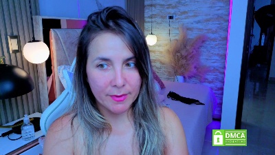 nia_blonde2 live from Colombia