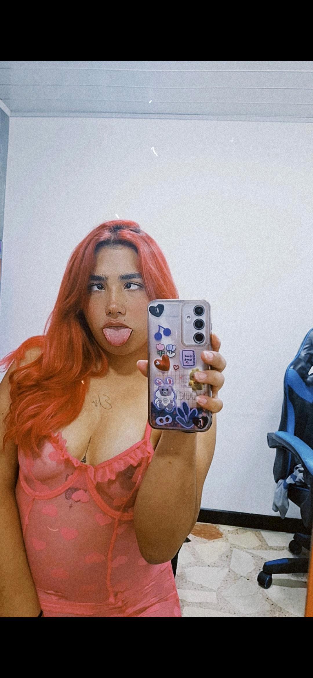 petite_lucy18 live from Colombia