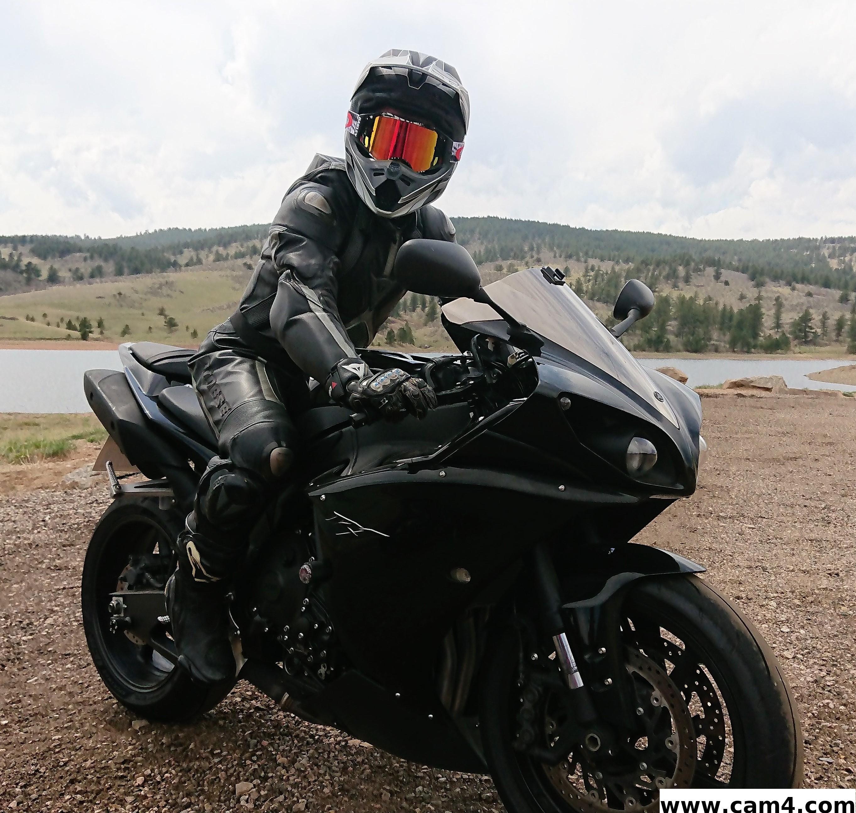 r1slaved live from Austria