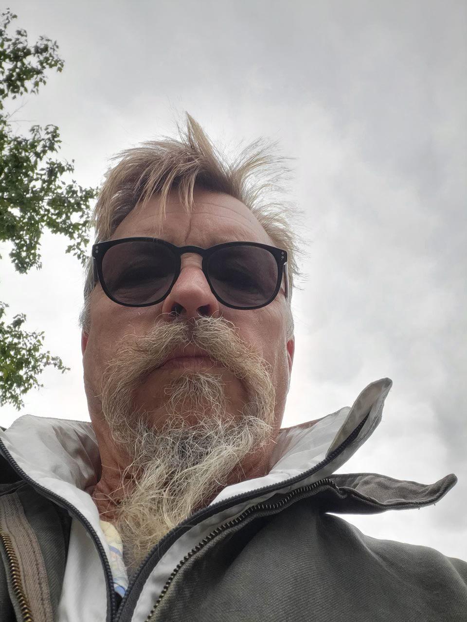 reallyrandy582 live from United States