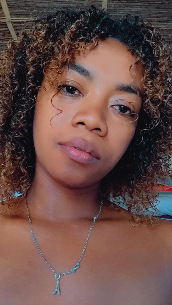 selina53 live from Madagascar