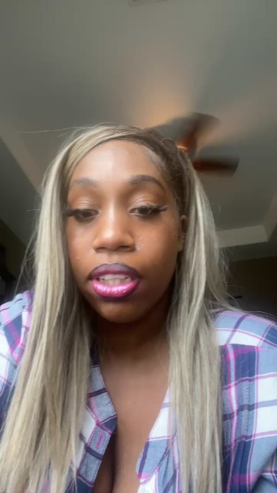 superpeachy97 live from United States