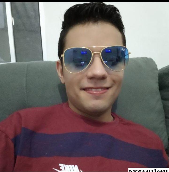 thiaguito200 live from Brazil