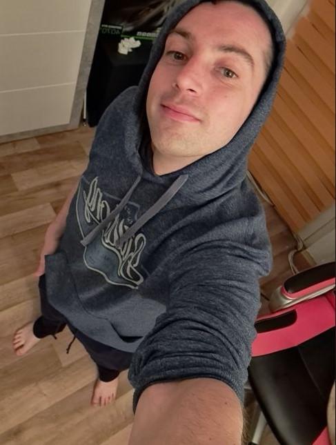 tonibiteen21 live from Germany