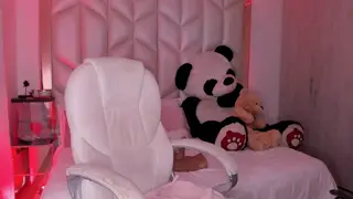 Alana Roosse live webcam model