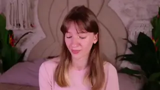 Lily Hartwell live webcam model