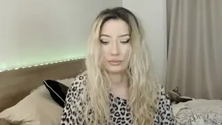 Megan Blaze live webcam model