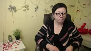 Emily Lovee live webcam model