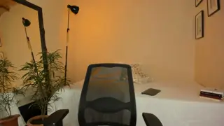 Louissa Bennett live webcam model