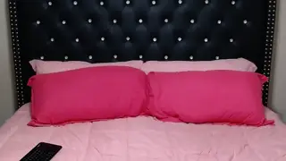 Busty Banks live webcam model