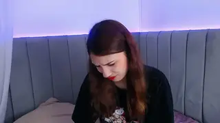 Ariel Loove live webcam model