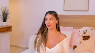 Emiliana Lowell live webcam model