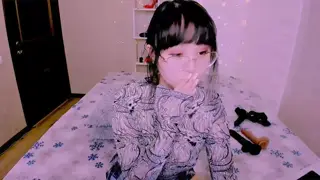 Liana Yun live webcam model