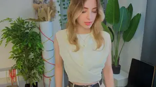 Daphne Maddison live webcam model